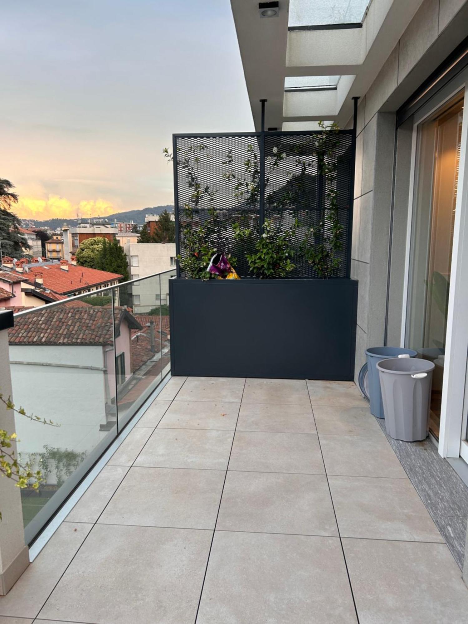 Luxury White House Apartment Como