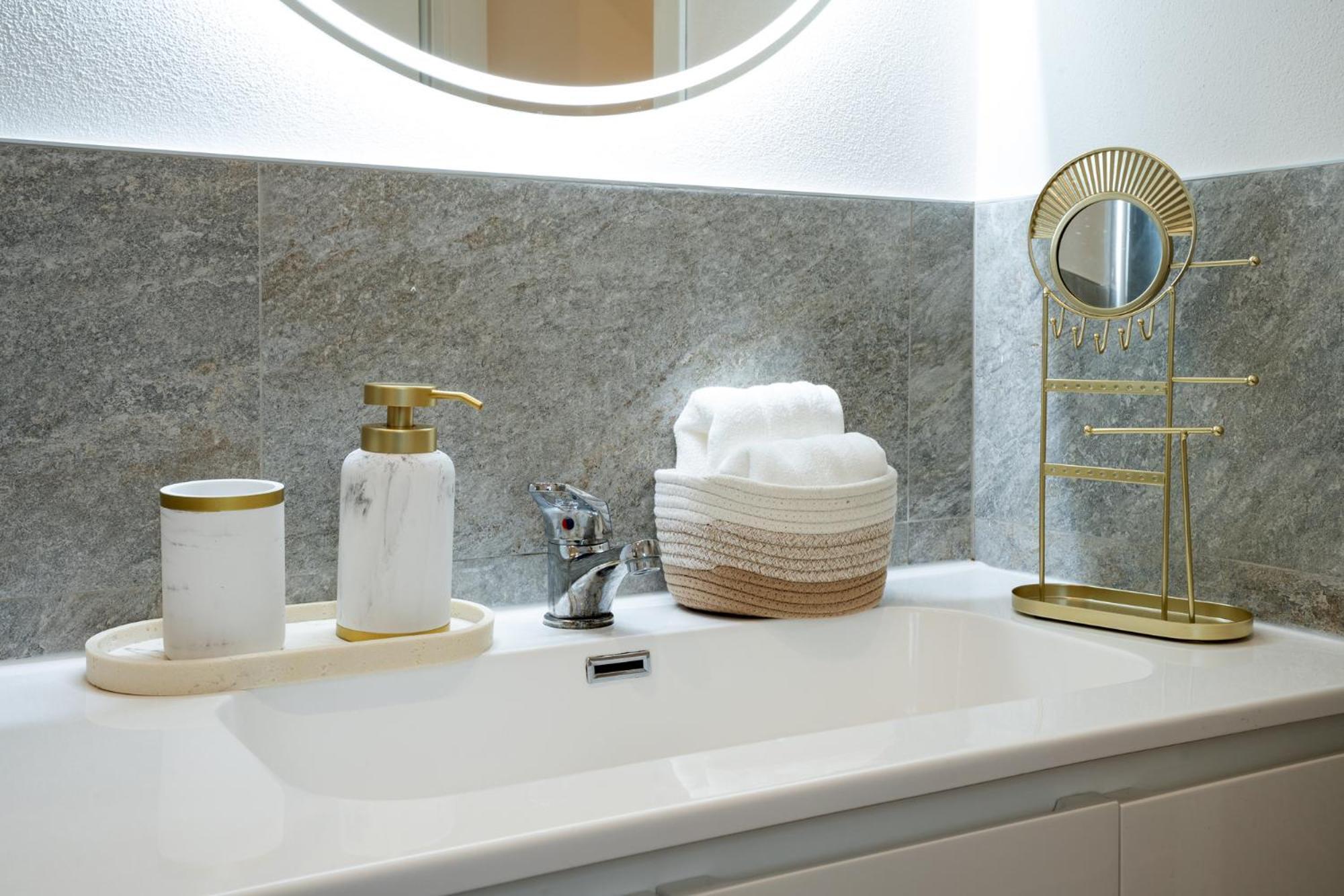 Lora Flowers Suite, Free Parking,self Check In, 5 Como