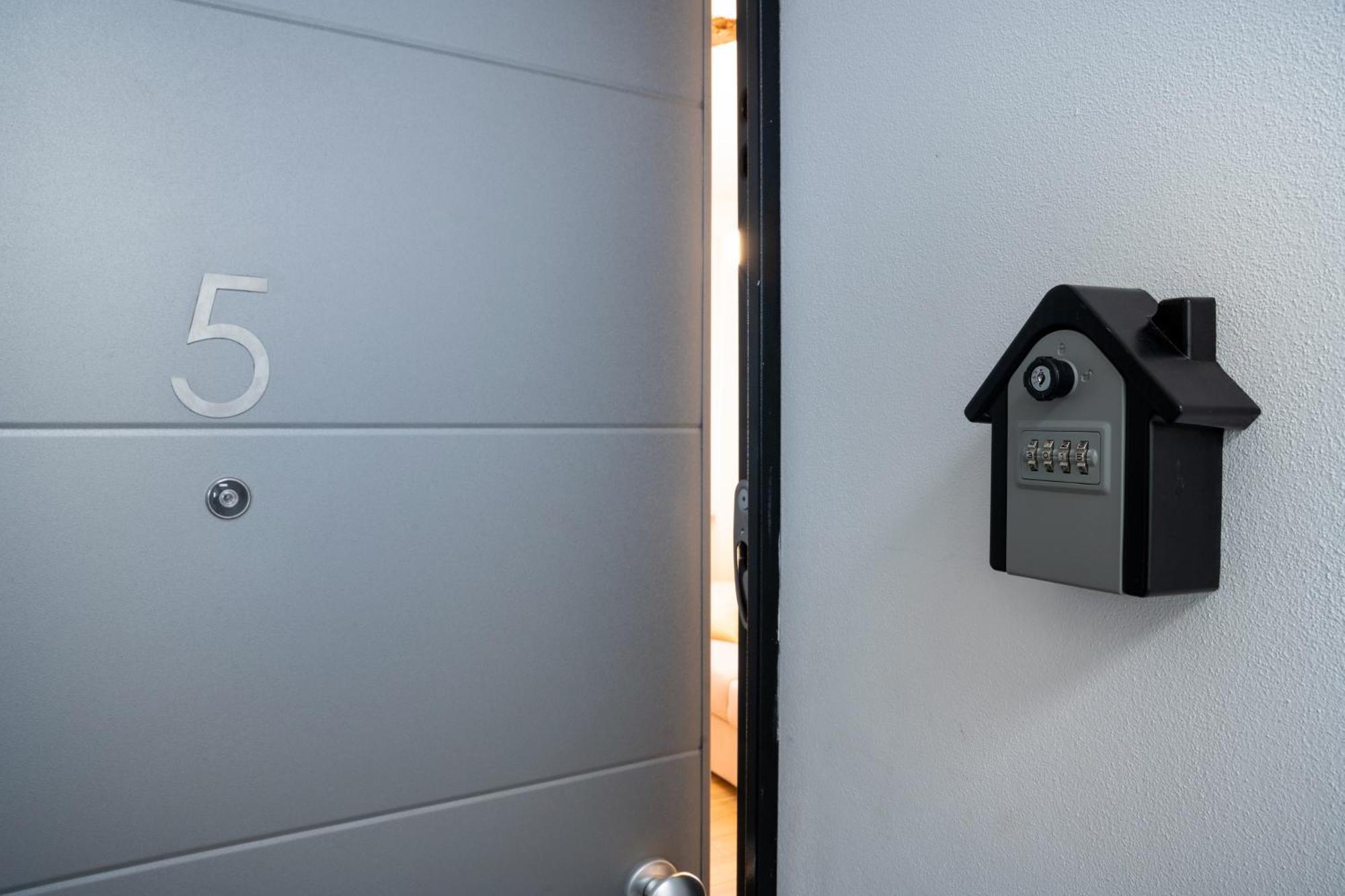 Lora Flowers Suite, Free Parking,self Check In, 5 Apartment