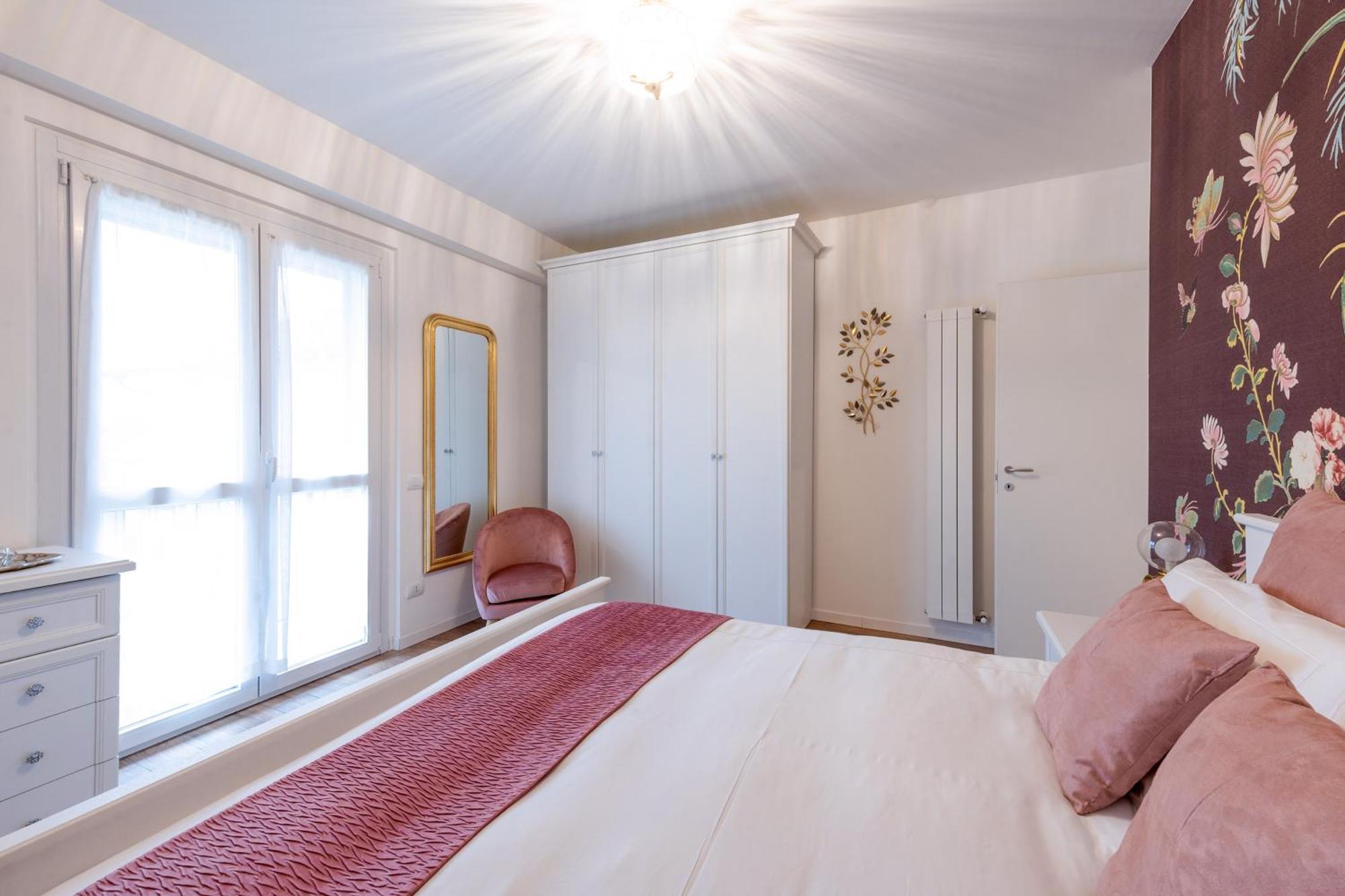 Lora Flowers Suite, Free Parking,self Check In, 5 Como