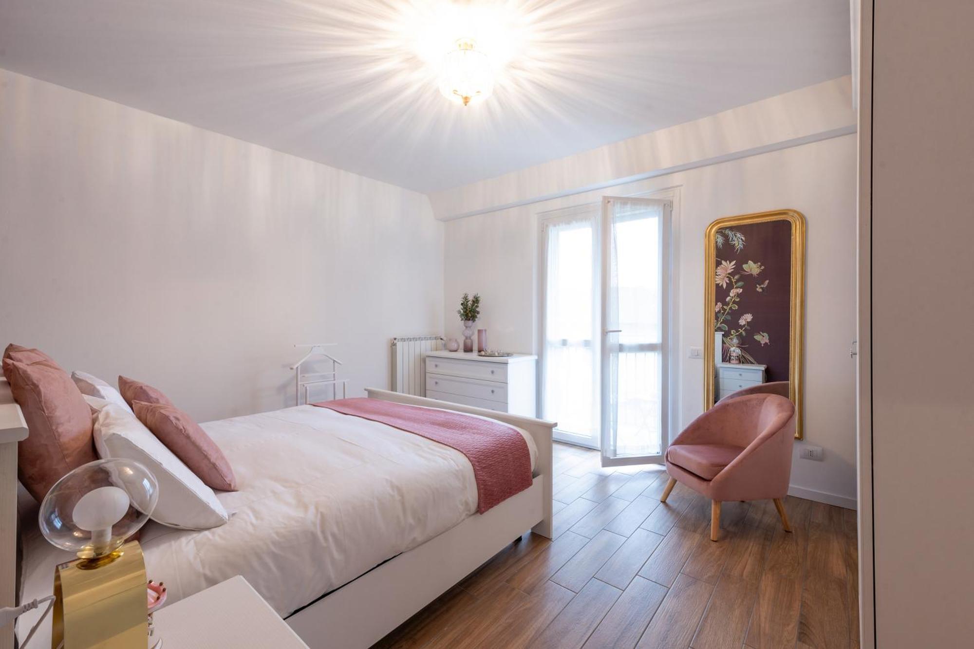 Lora Flowers Suite, Free Parking,self Check In, 5 Como