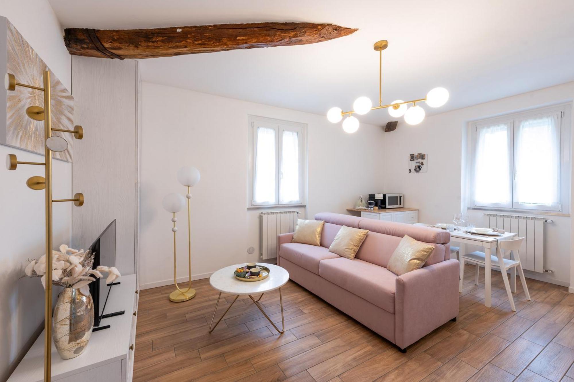 Lora Flowers Suite, Free Parking,self Check In, 5 Apartment