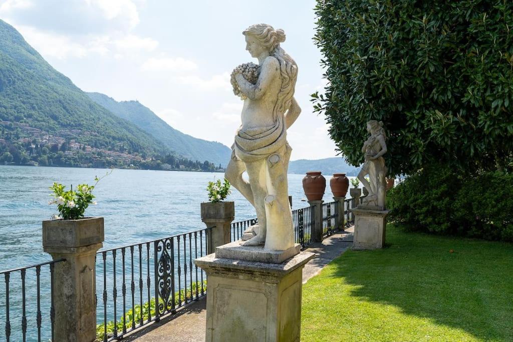 Villa Lakefront 1800s Private Dock, Art Luxury