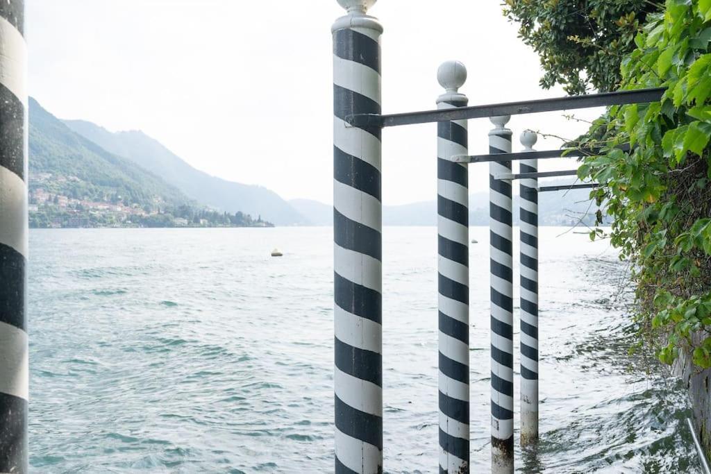 Lakefront 1800s Private Dock, Art Luxury Villa
