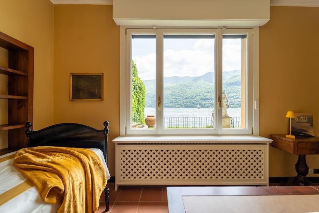 Lakefront 1800s Private Dock, Art Luxury Villa