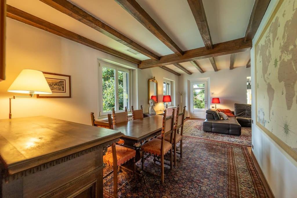 Villa Lakefront 1800s Private Dock, Art Luxury *