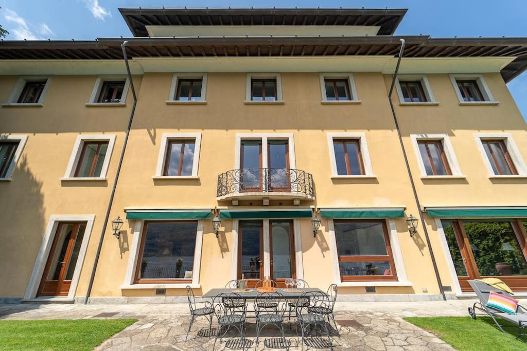 Villa Lakefront 1800s Private Dock, Art Luxury