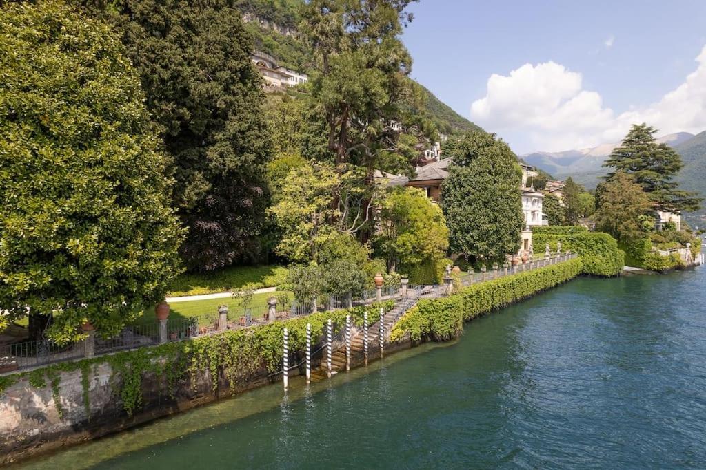 Villa Lakefront 1800s Private Dock, Art Luxury *