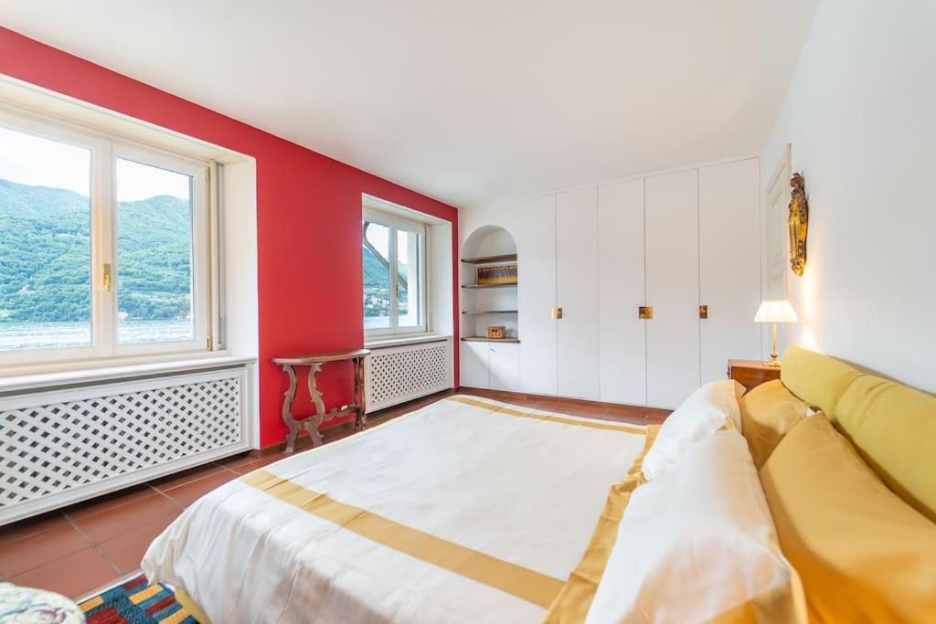 Lakefront 1800s Private Dock, Art Luxury Villa *
