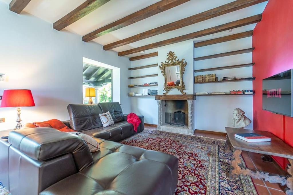 Villa Lakefront 1800s Private Dock, Art Luxury *