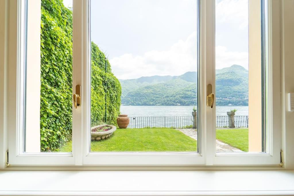 Lakefront 1800s Private Dock, Art Luxury Villa *