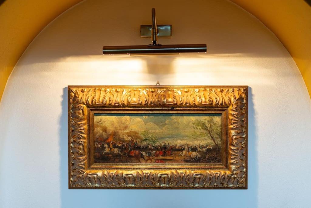 Lakefront 1800s Private Dock, Art Luxury Villa