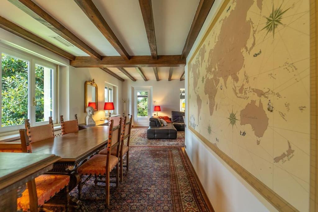 Lakefront 1800s Private Dock, Art Luxury