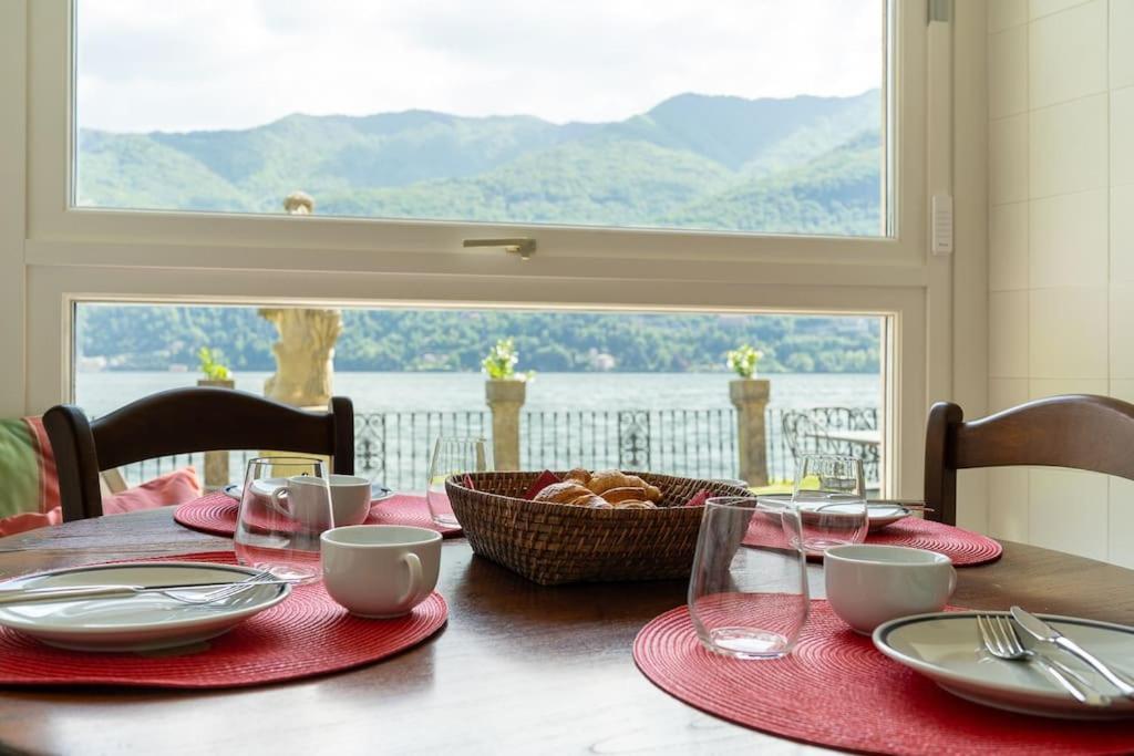 Lakefront 1800s Private Dock, Art Luxury Villa