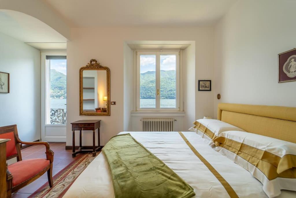 Lakefront 1800s Private Dock, Art Luxury Villa *