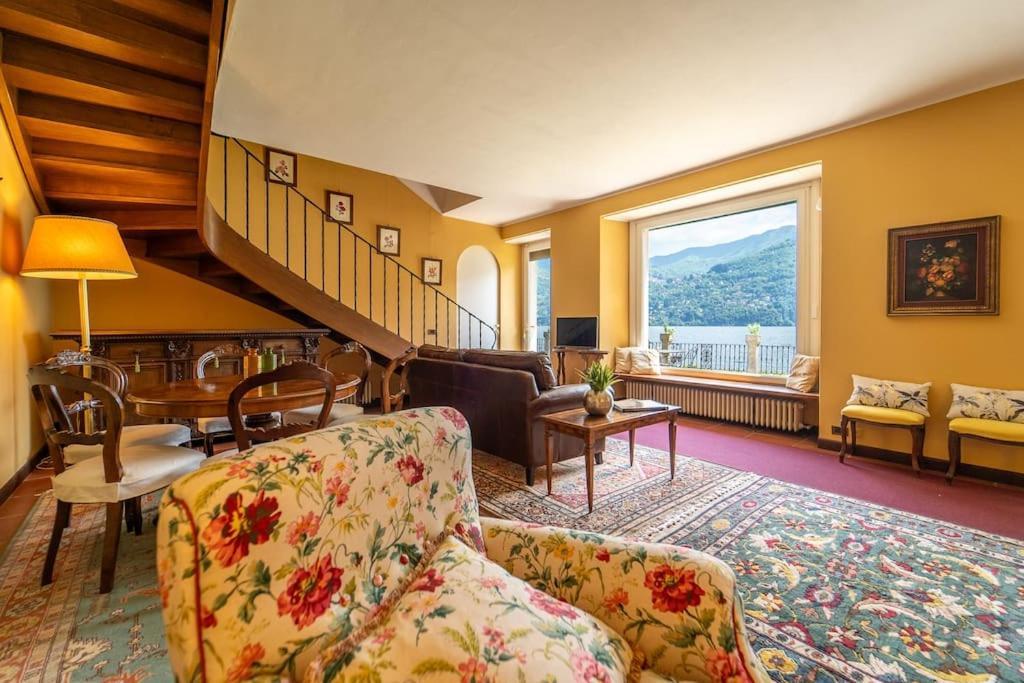 Villa Lakefront 1800s Private Dock, Art Luxury *