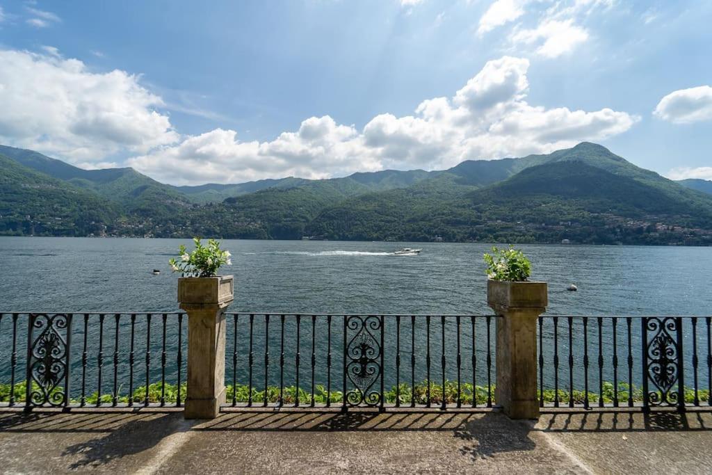 Lakefront 1800s Private Dock, Art Luxury Villa