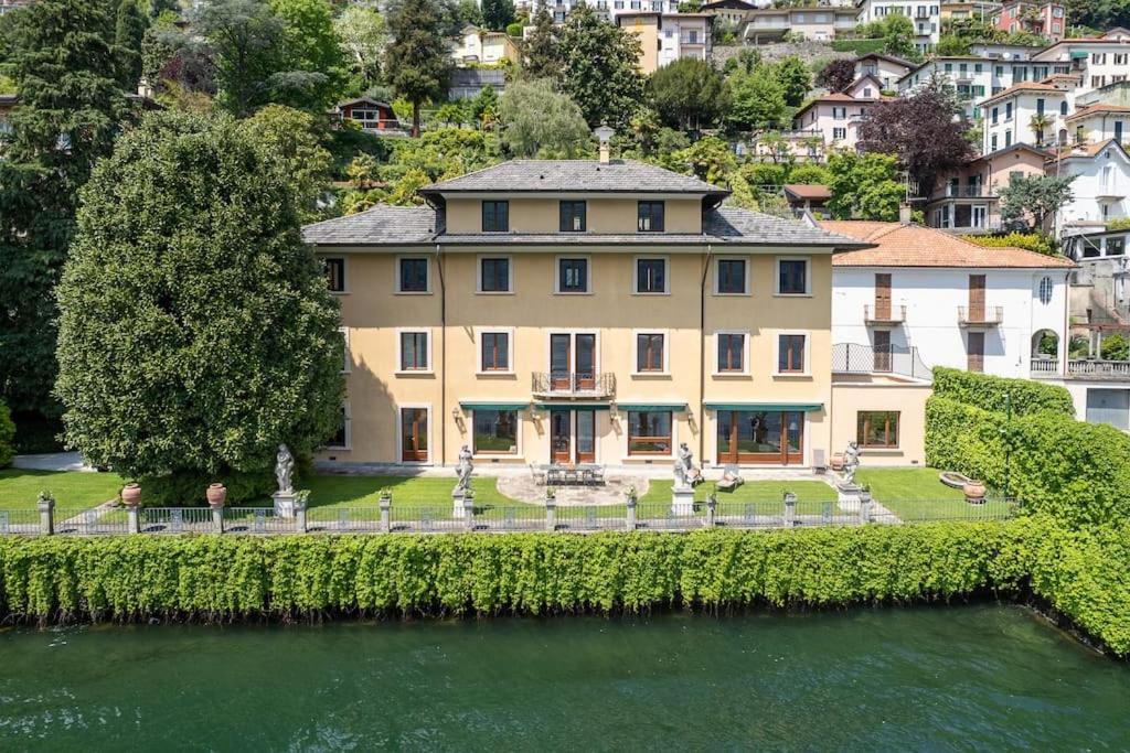 Villa Lakefront 1800s Private Dock, Art Luxury *