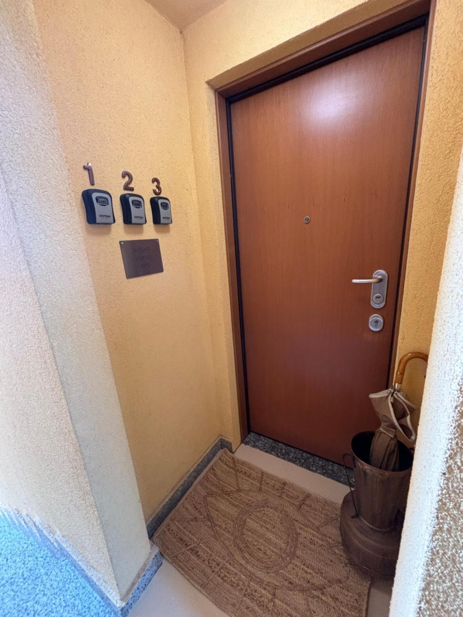 2 Guest house *