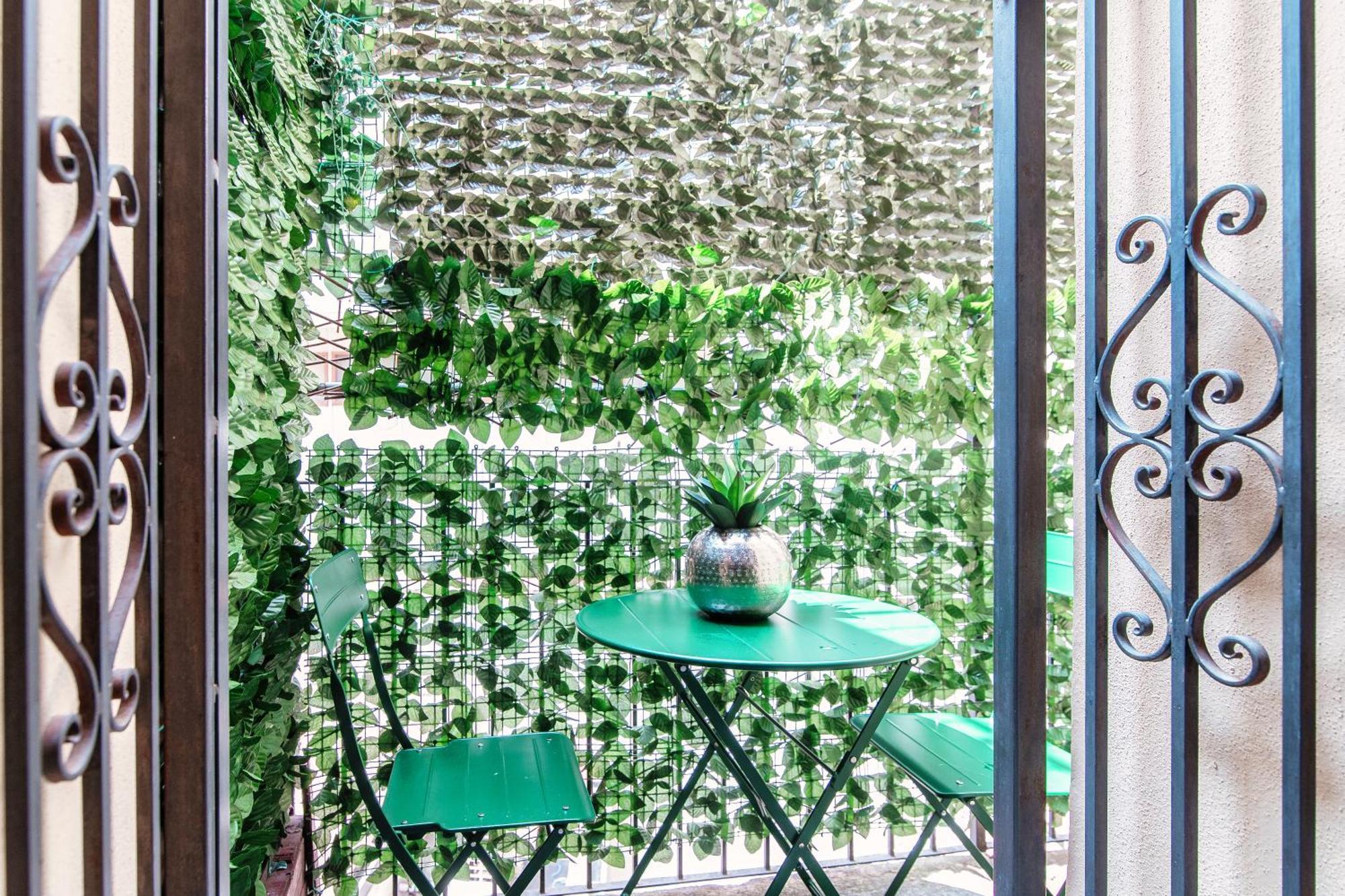 Joivy Chic 5-bed Near Duomo Di Apartment