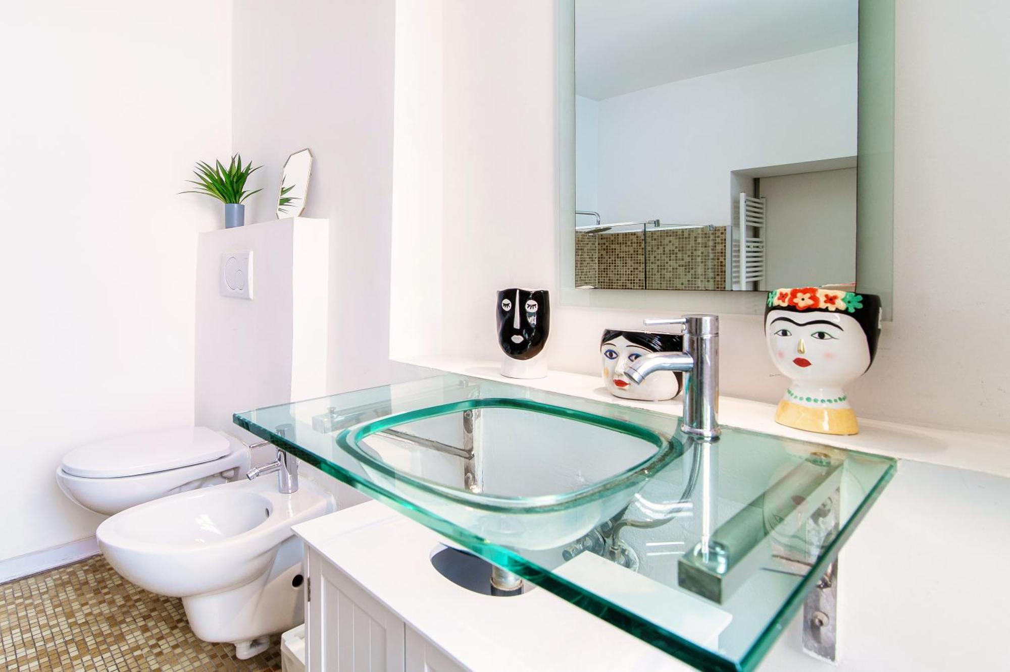 Joivy Chic 5-bed Near Duomo Di Apartment *