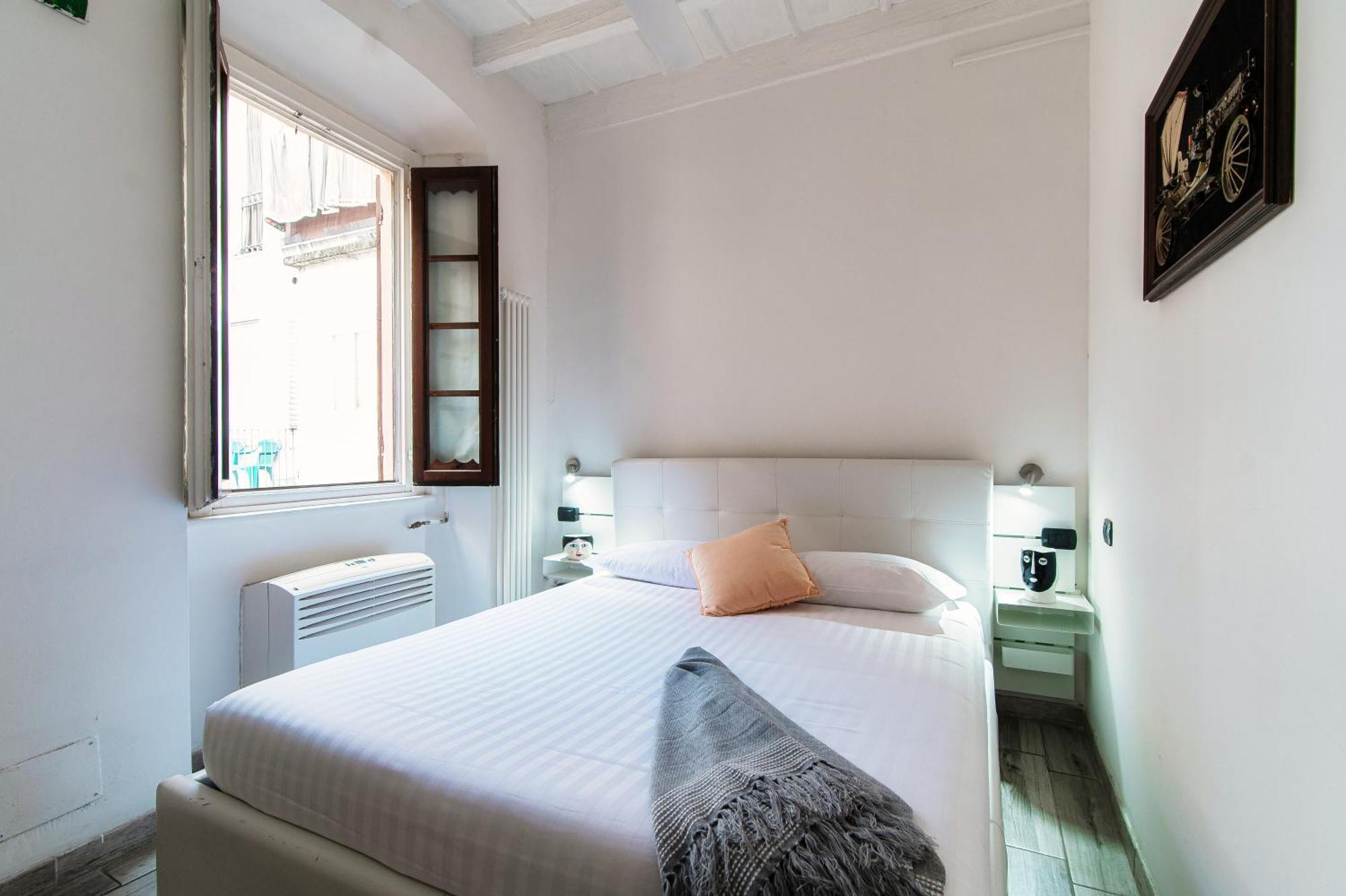 Joivy Chic 5-bed Near Duomo Di Apartment