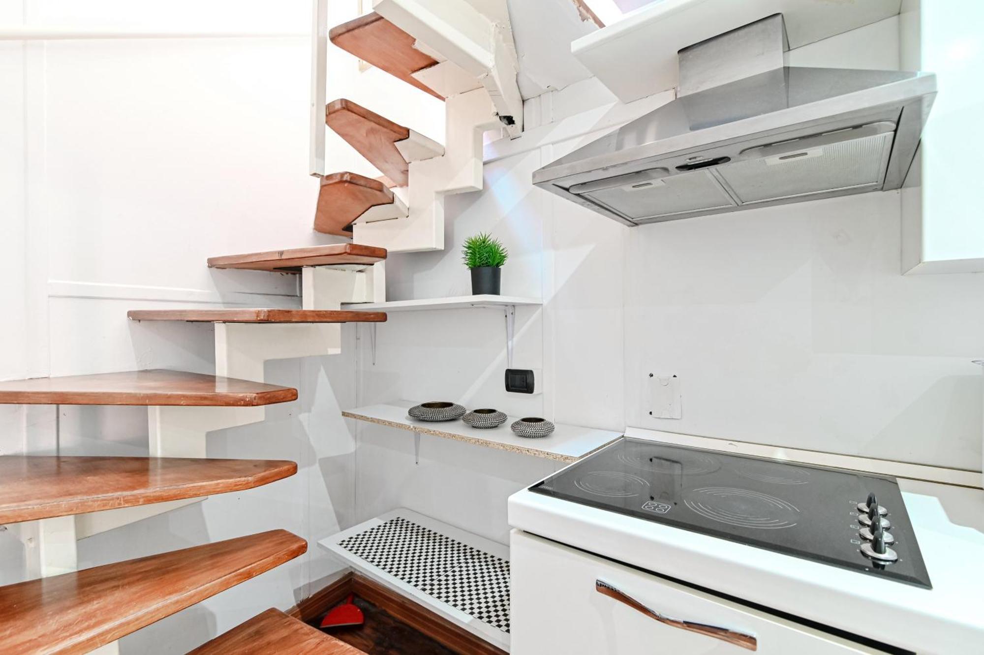 Joivy Chic 5-bed Near Duomo Di Apartment *