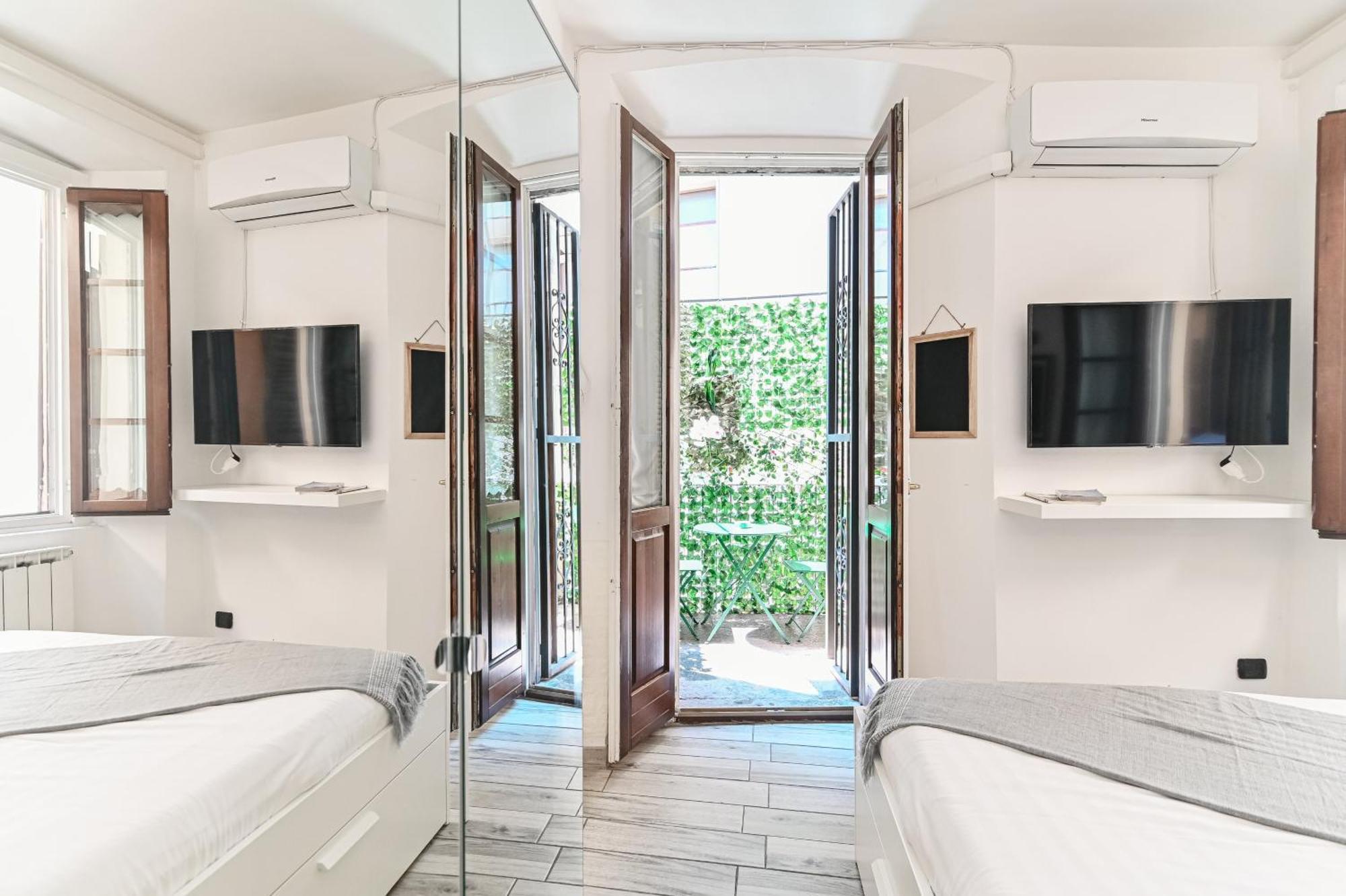 Joivy Chic 5-bed Near Duomo Di Apartment
