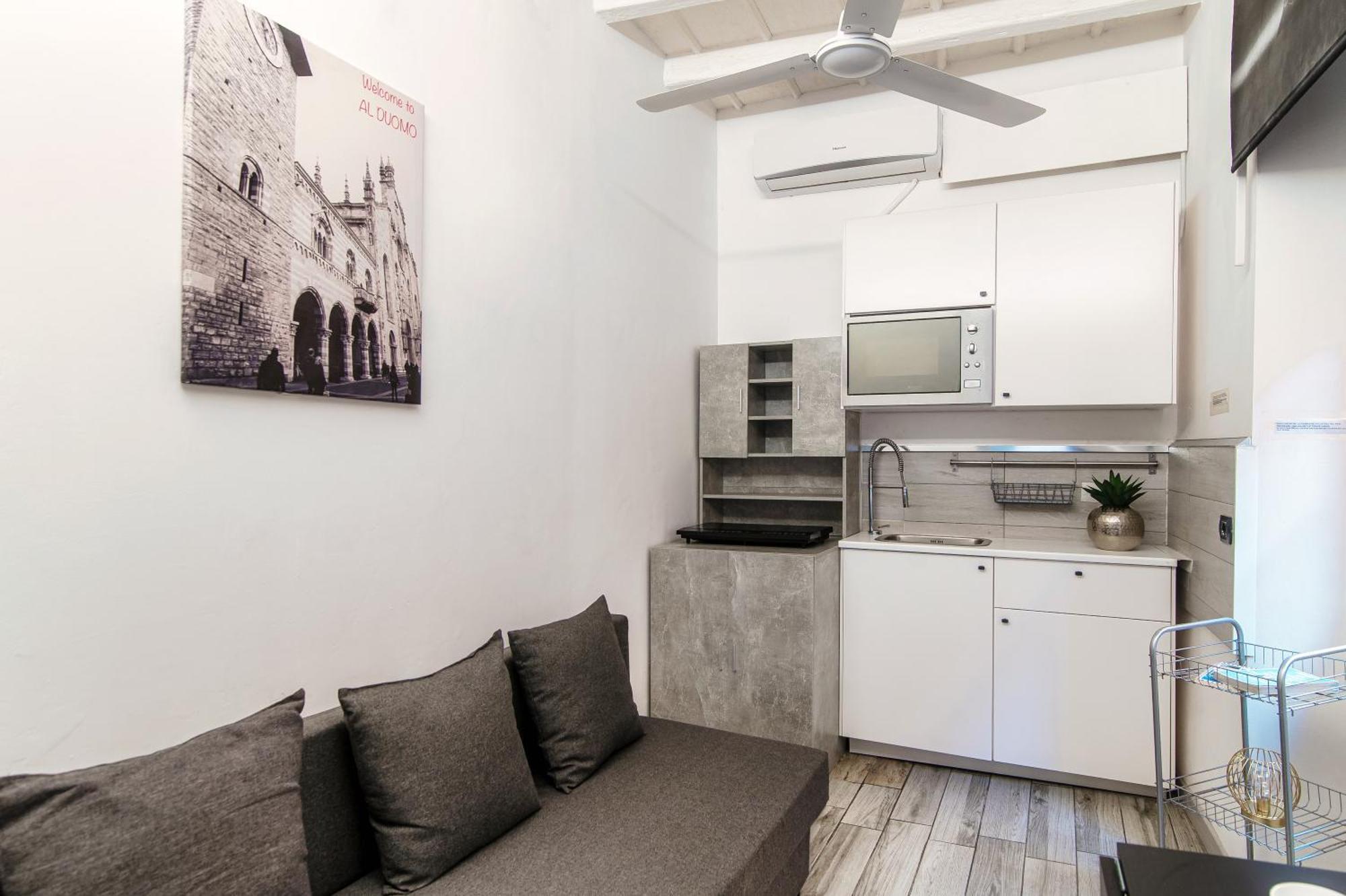 Joivy Chic 5-bed Near Duomo Di Apartment Como