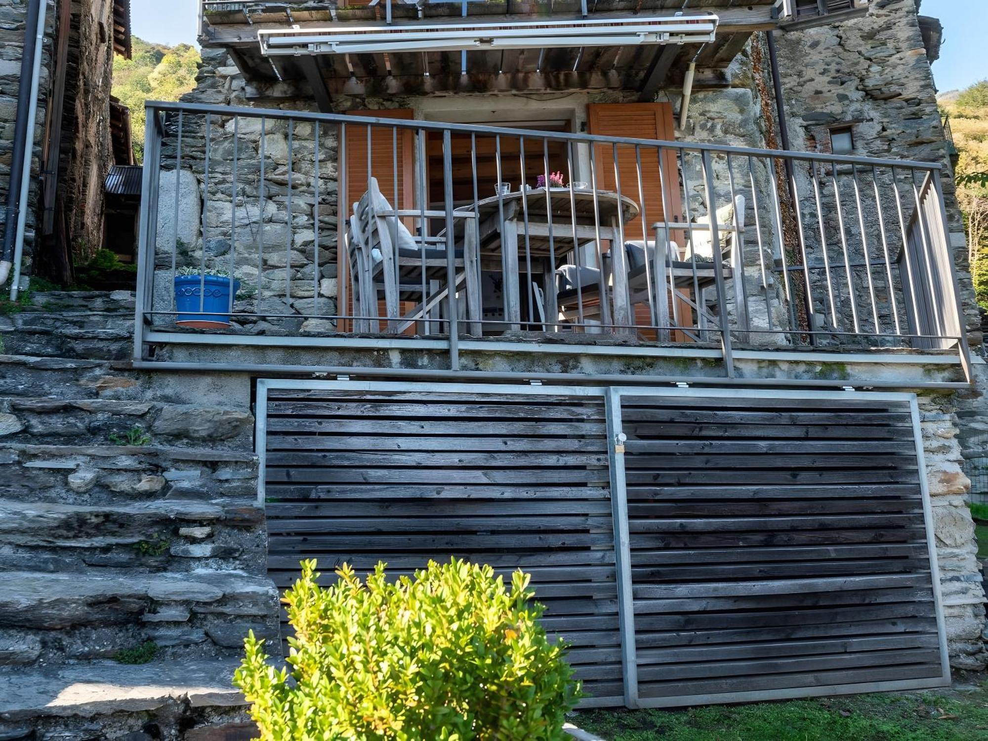 Rustico Casa Bianca Holiday home Pianello Del Lario