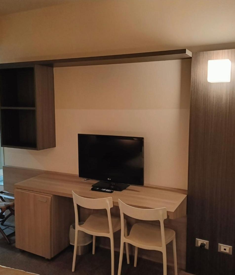 Hll Lungolago Lecco-como Hotel