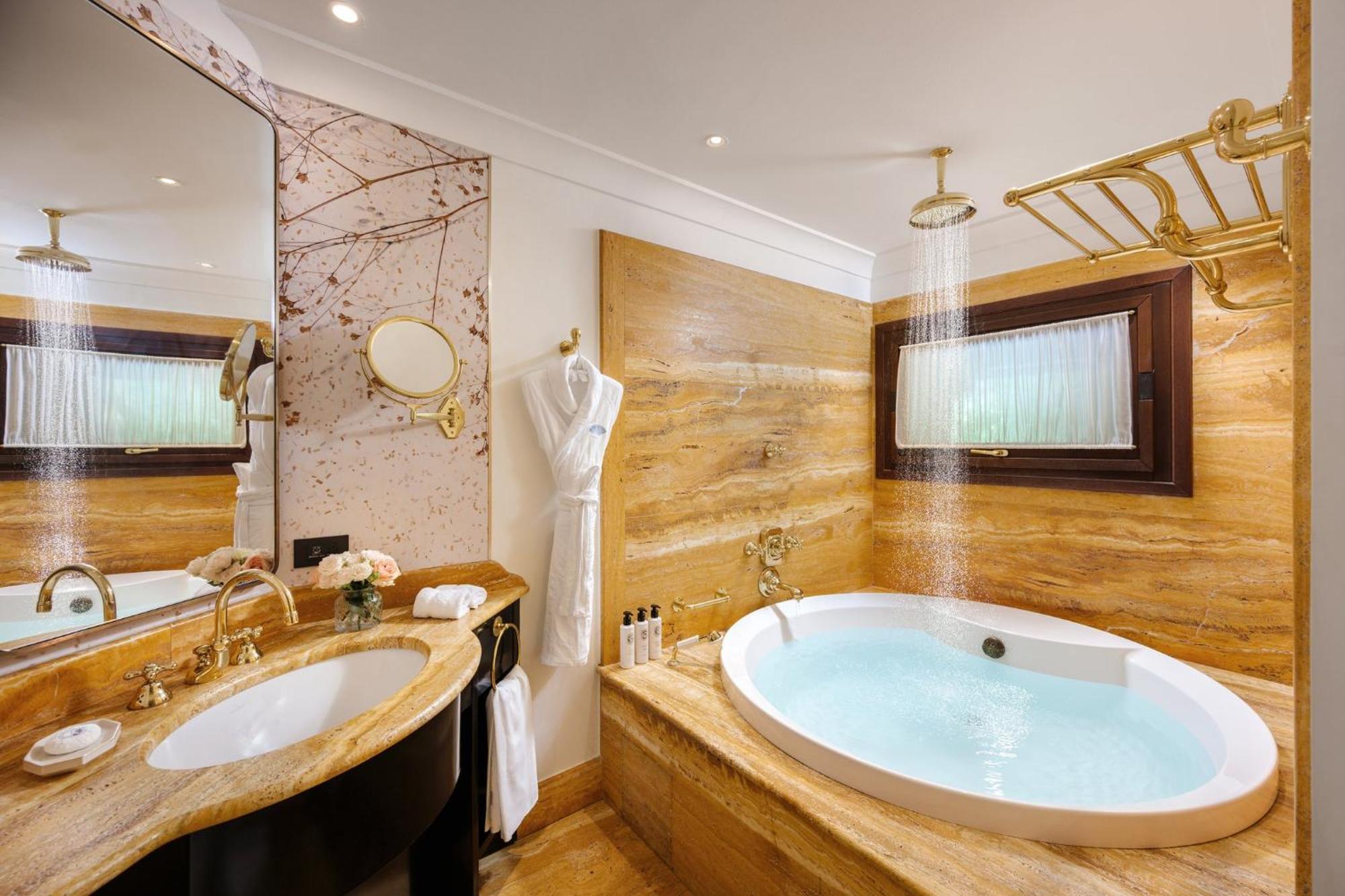 Mandarin Oriental, Di Hotel