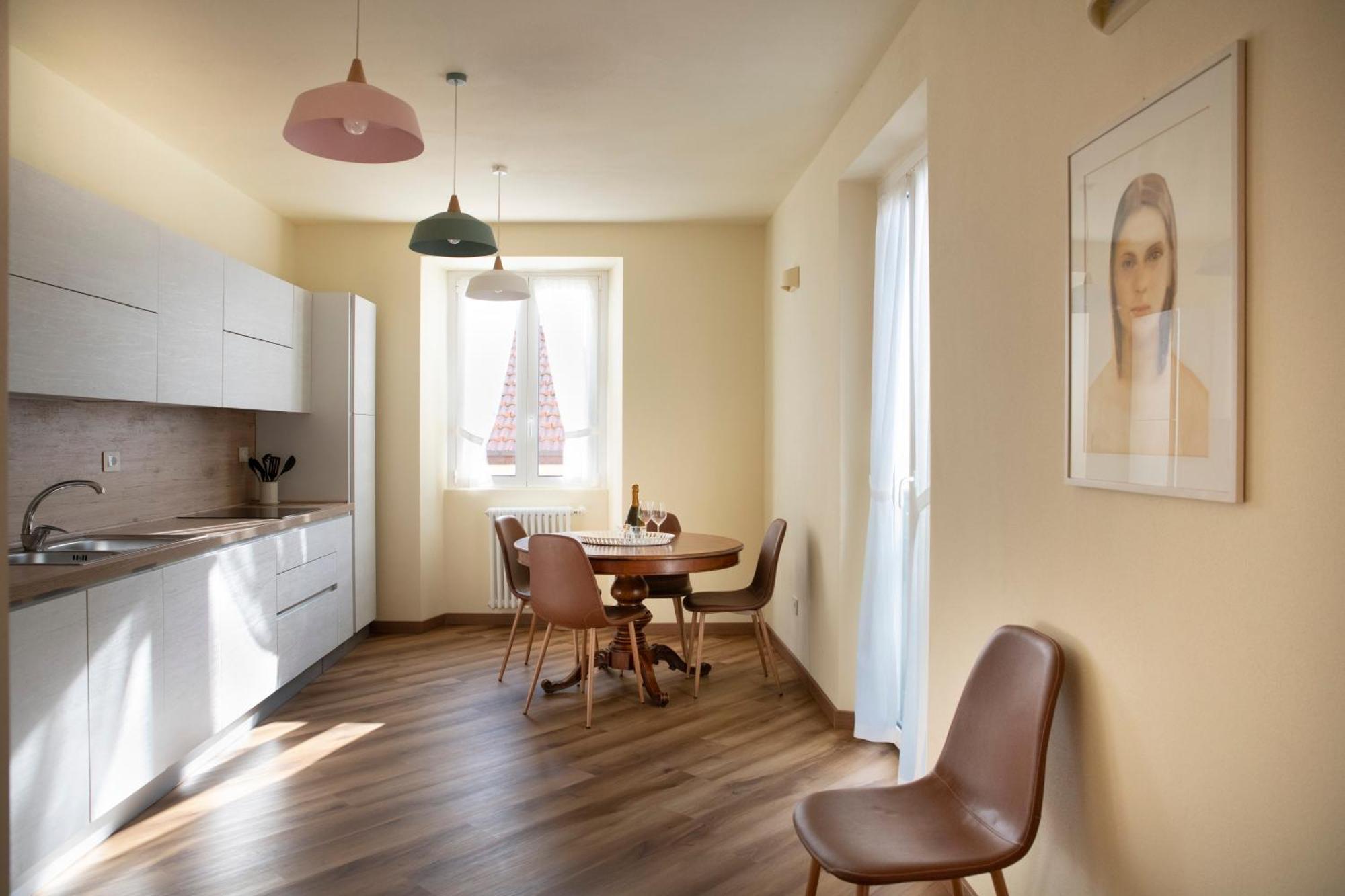 Casa Regina Margherita - Lussuoso Vista Con Parcheggio E Aria Condizionata Apartment Carate Urio