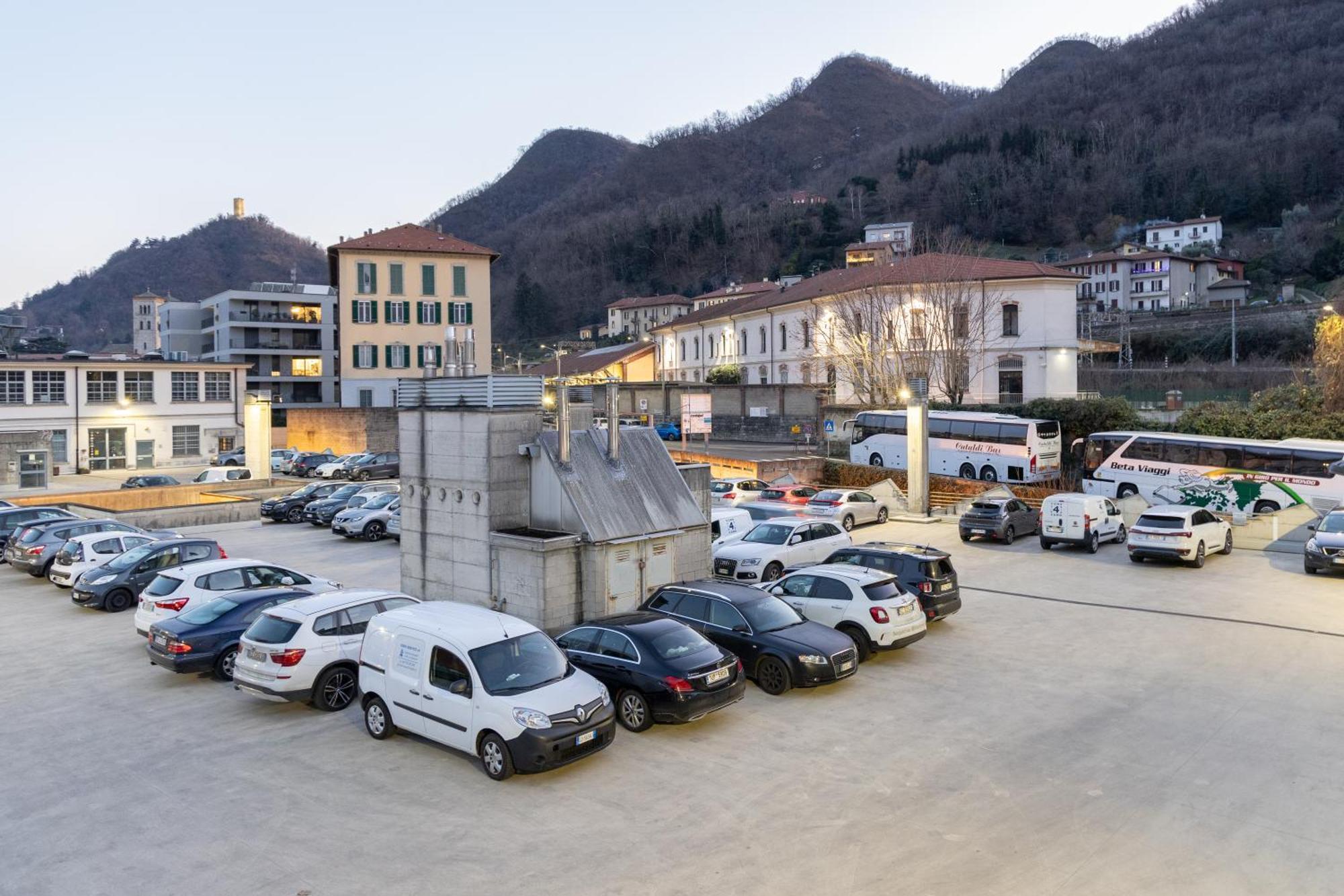 Living Como-rooms&parking Guest house