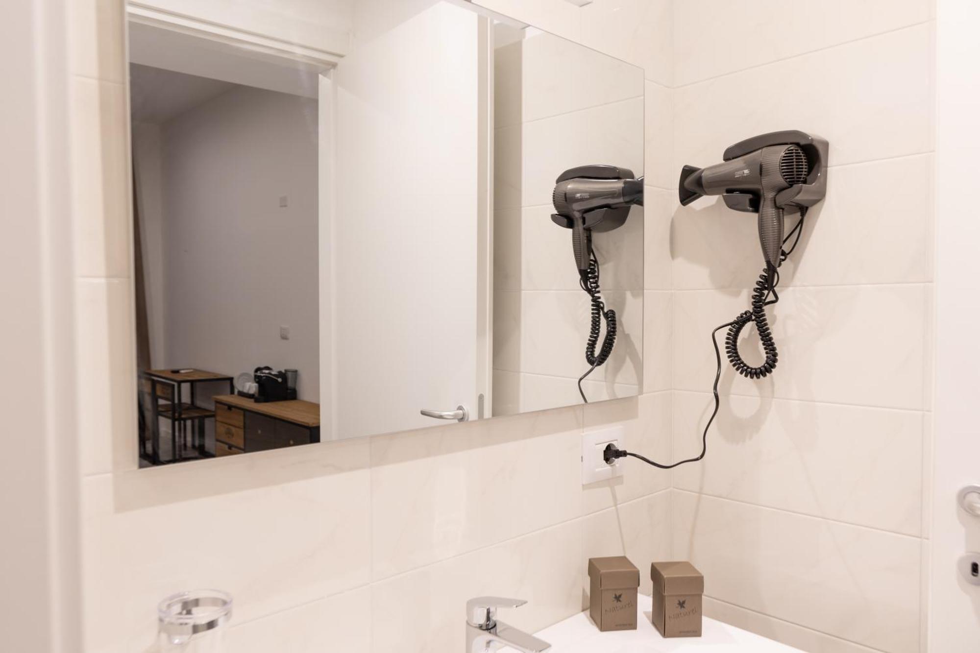 Living Como-rooms&parking Guest house