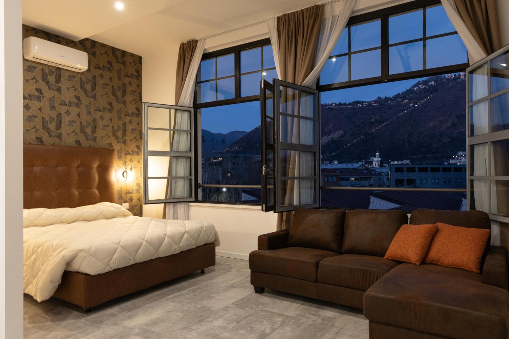 Guest house Living Como-rooms&parking Como