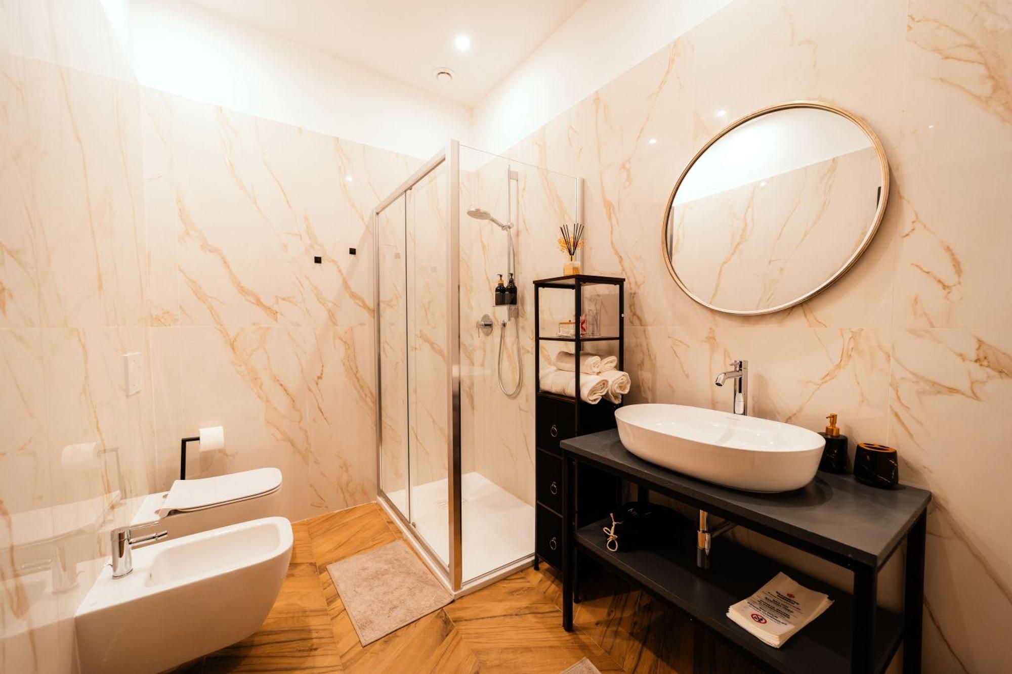 Marylin's Suite&spa Con Parcheggio Privato Como