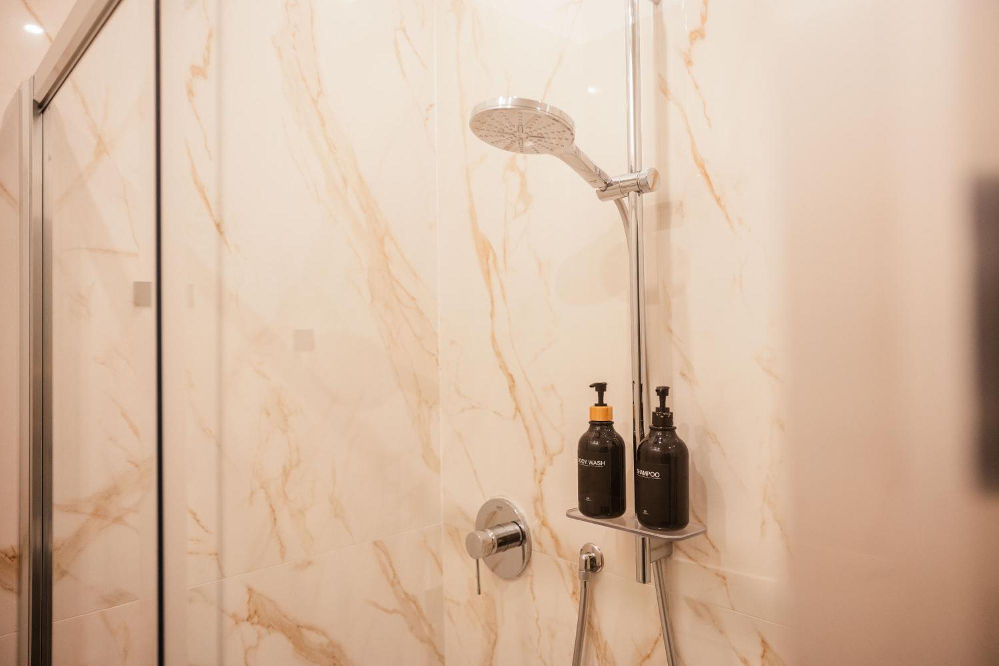 Marylin's Suite&spa Con Parcheggio Privato Apartment Como