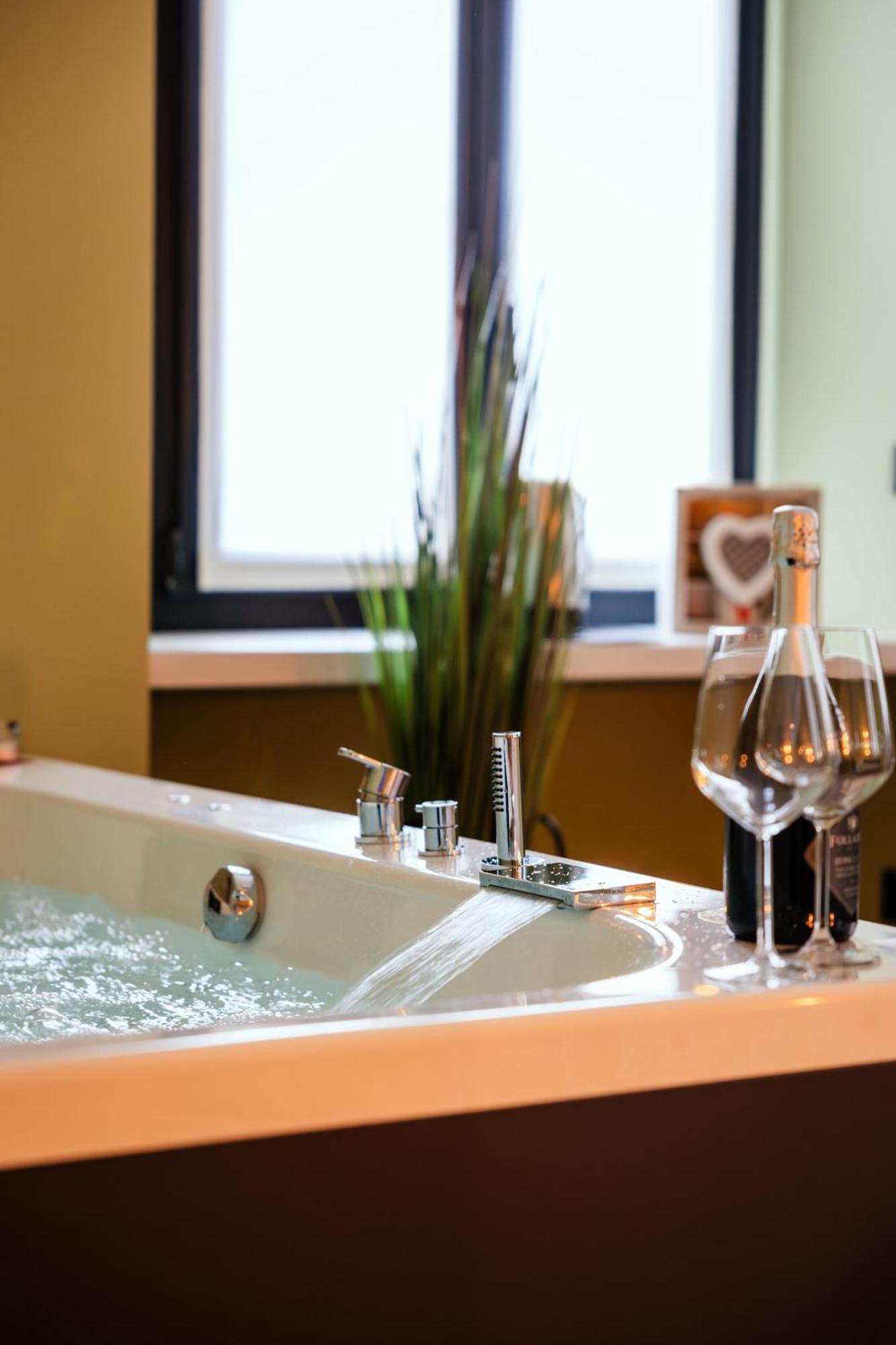 Apartment Marylin's Suite&spa Con Parcheggio Privato Como