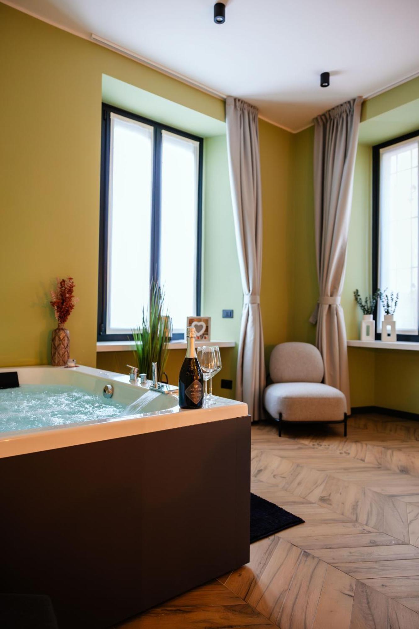 Marylin's Suite&spa Con Parcheggio Privato Como