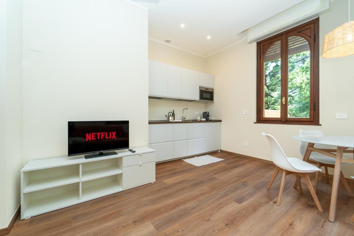 Apartment Beautiful Just Steps From The *