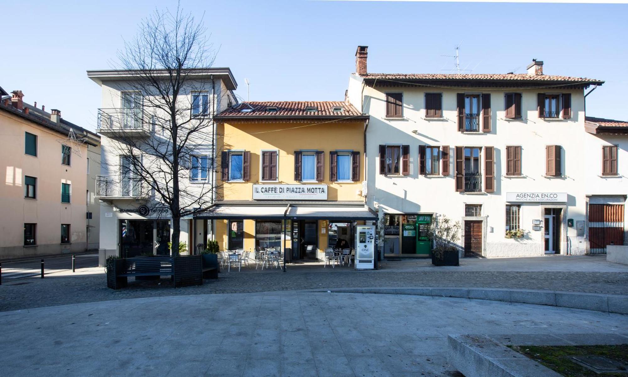 La Di Piazza Motta Albese Con Cassano