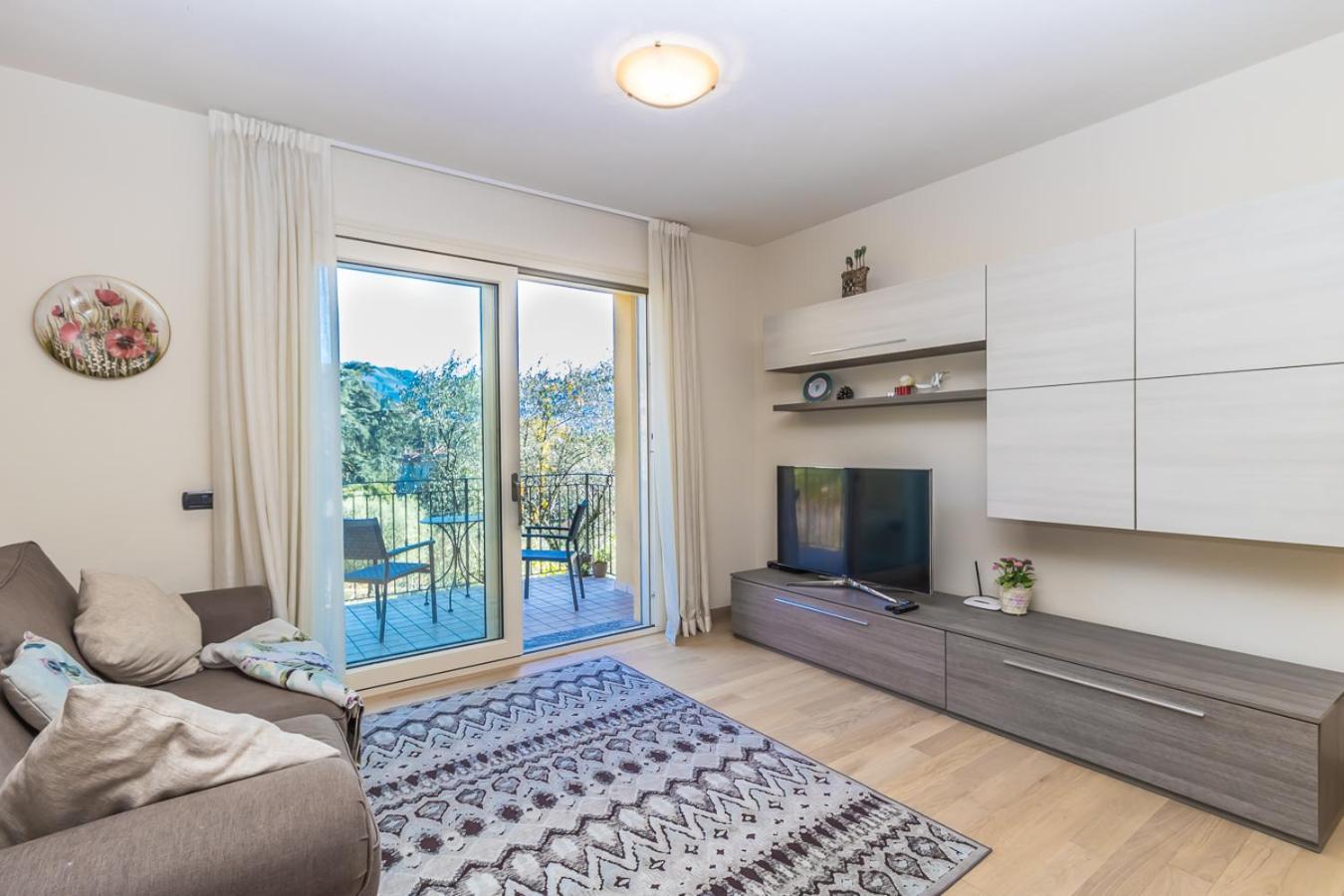 Tulipani 11 - Tremezzina Apartment