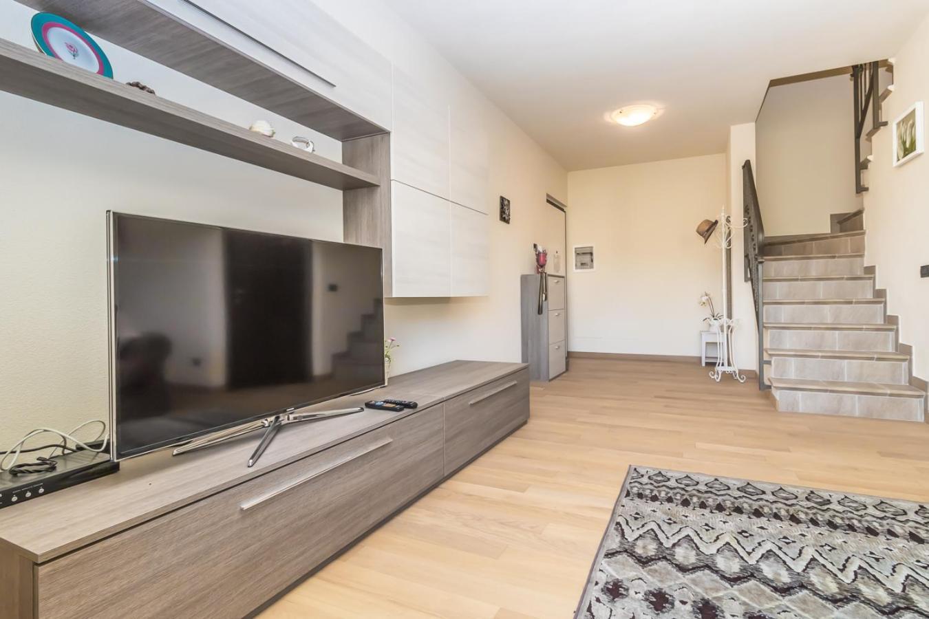 Tulipani 11 - Tremezzina Apartment Tremezzo