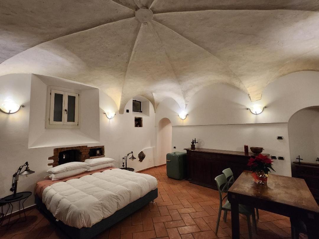 The Courtyard Of The 6 Arches * Garlate