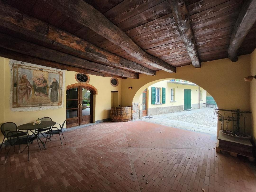 The Courtyard Of The 6 Arches Apartment *