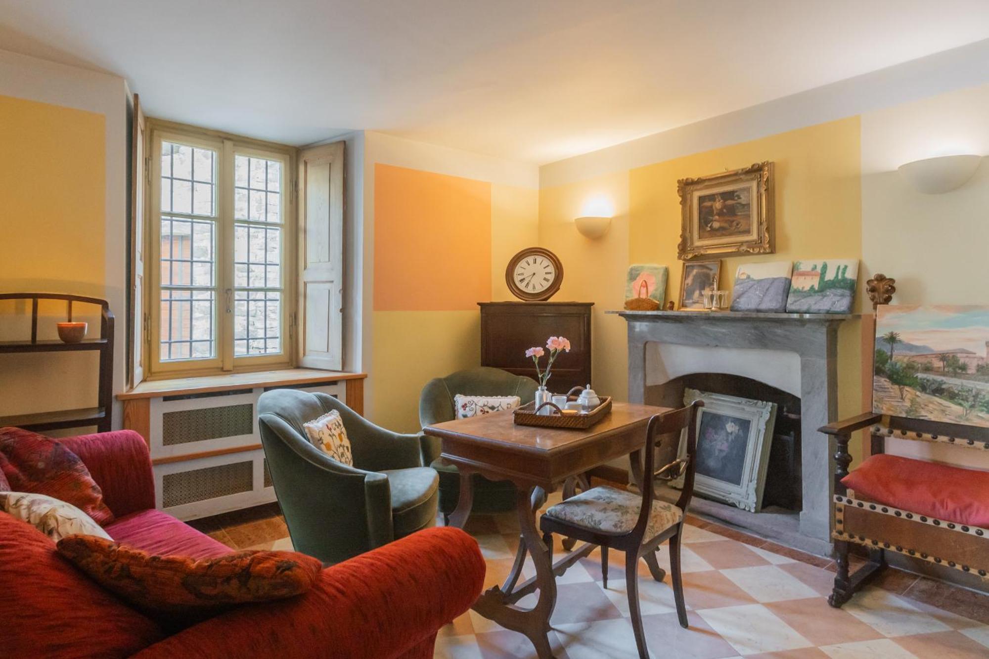 Villa Torre Di Palanzo With Magnificent View By Rent *