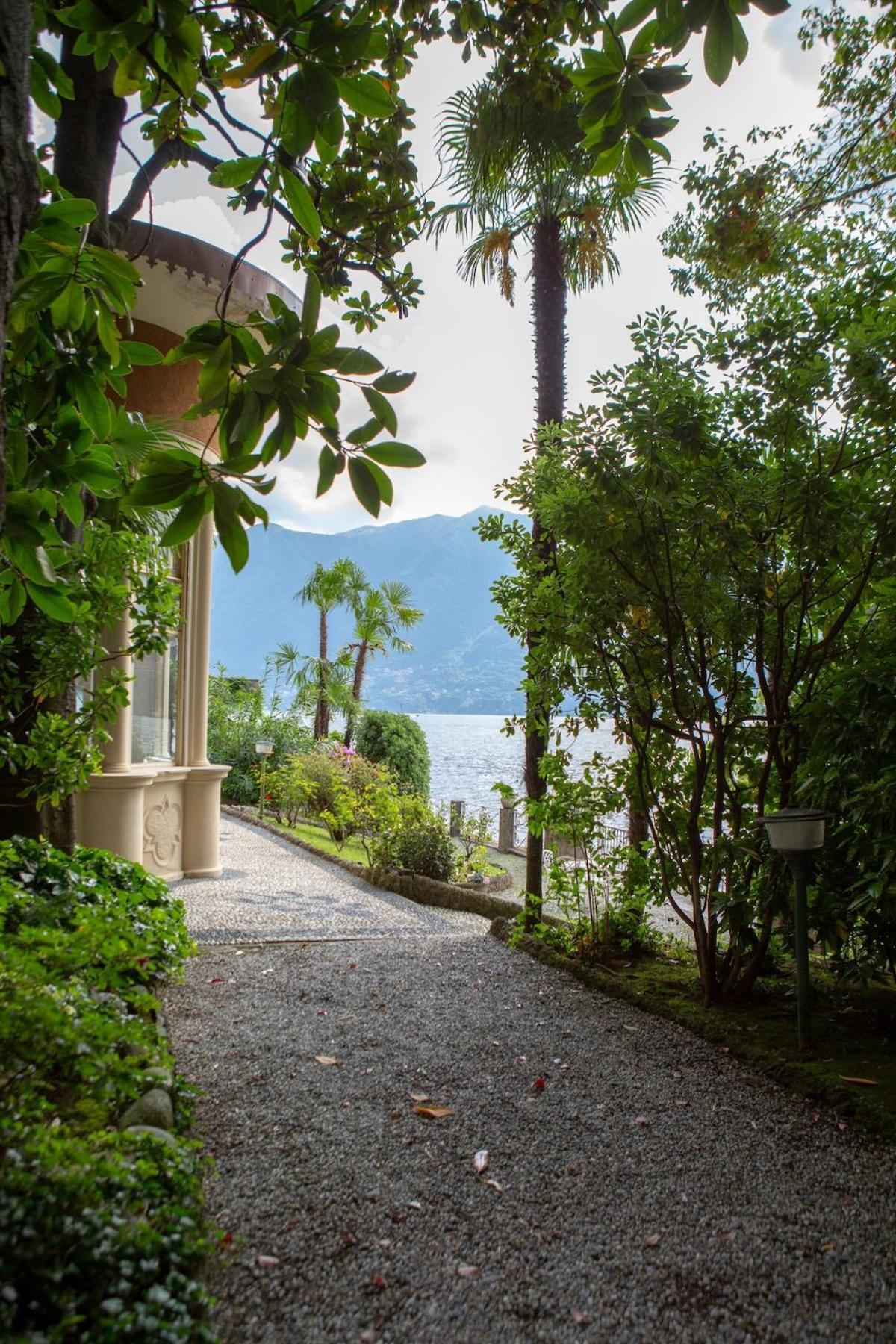 Lakeside Serenity Holiday home