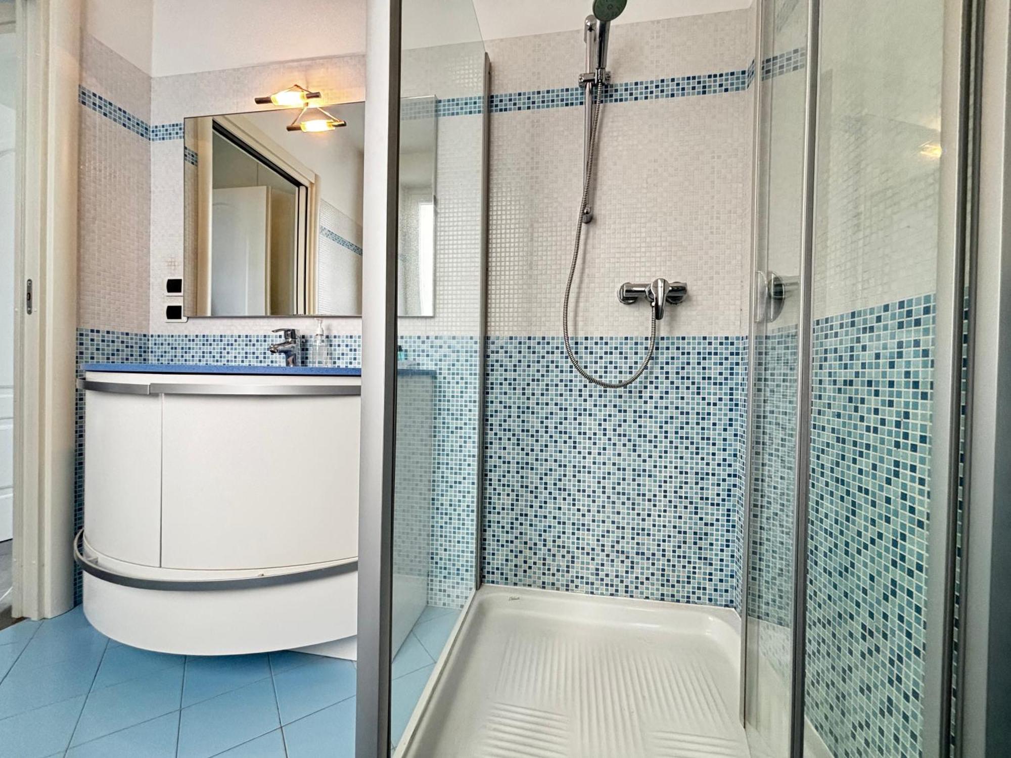 With Swimming Pool, View, Parking - Larihome A72 * San Siro (Lombardy)