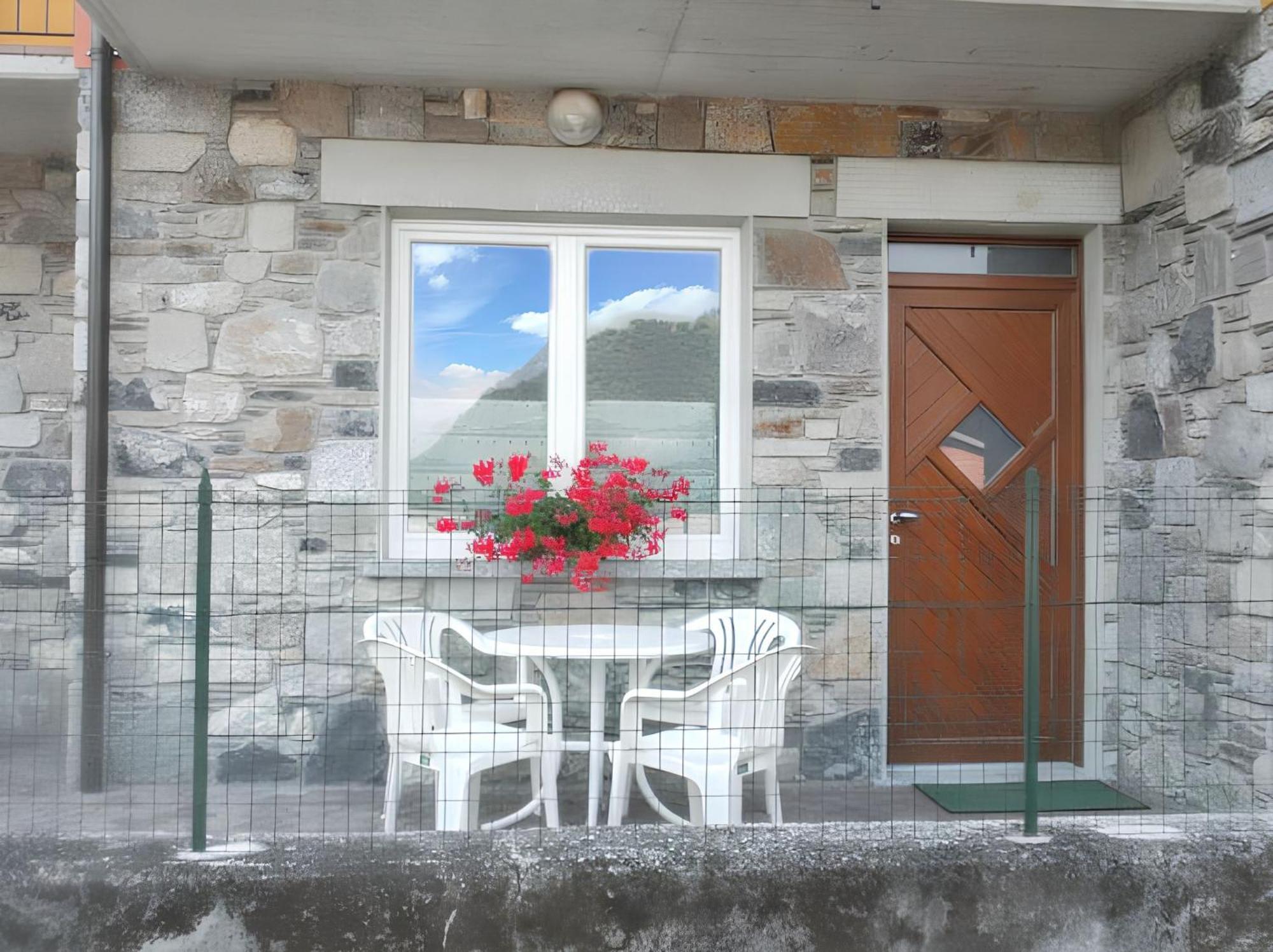 Charming In Livo With Terrace And Amazing View 70 M² Apartment Livo (Lombardy)